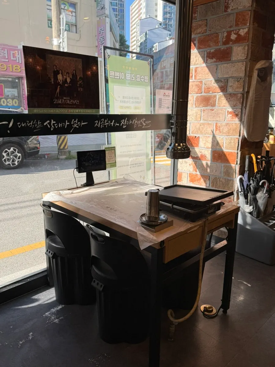 쾌적한 분위기의 석계 고깃집 내부