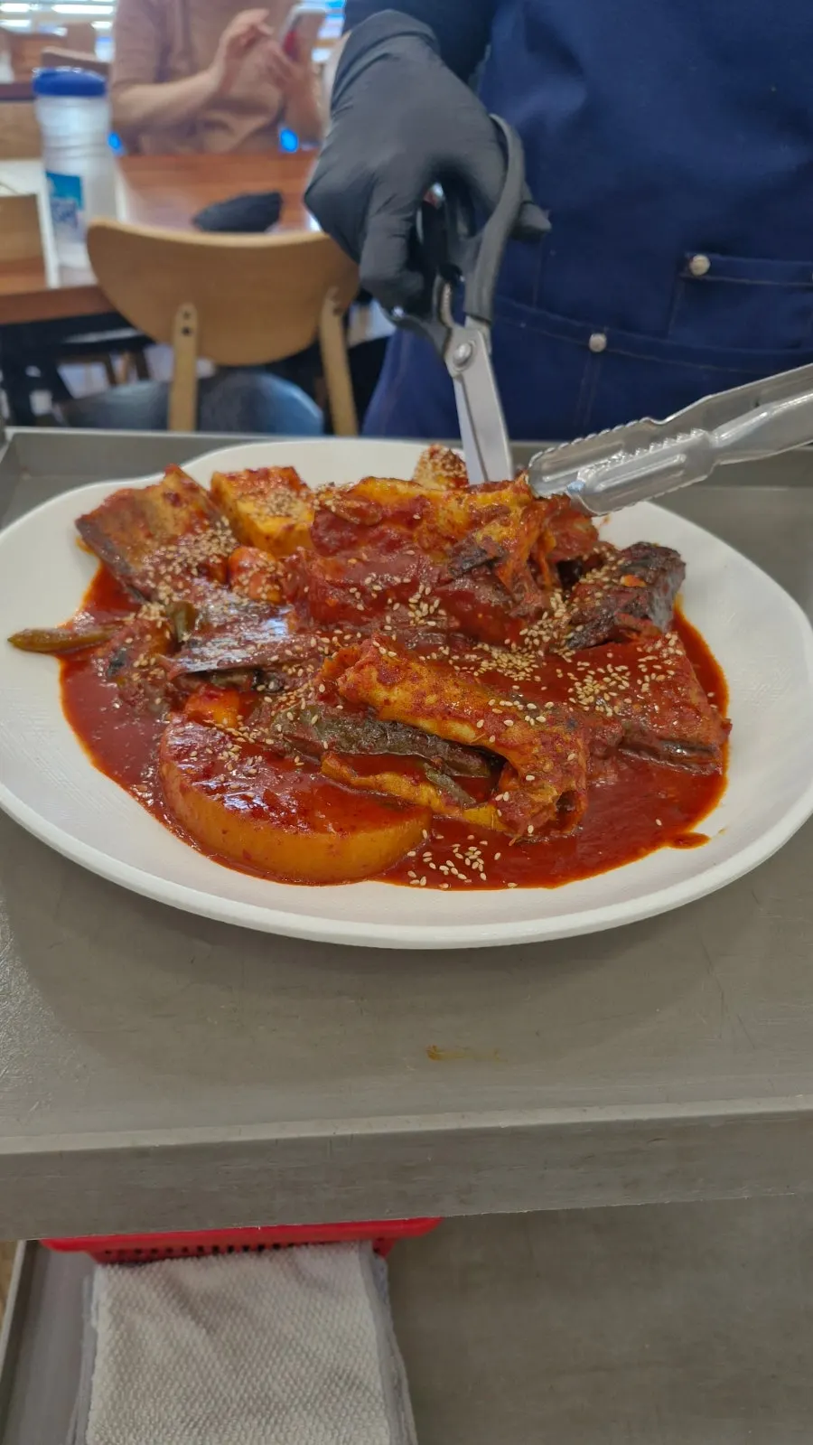 초고추장과 채소를 곁들인 갑오징어숙회