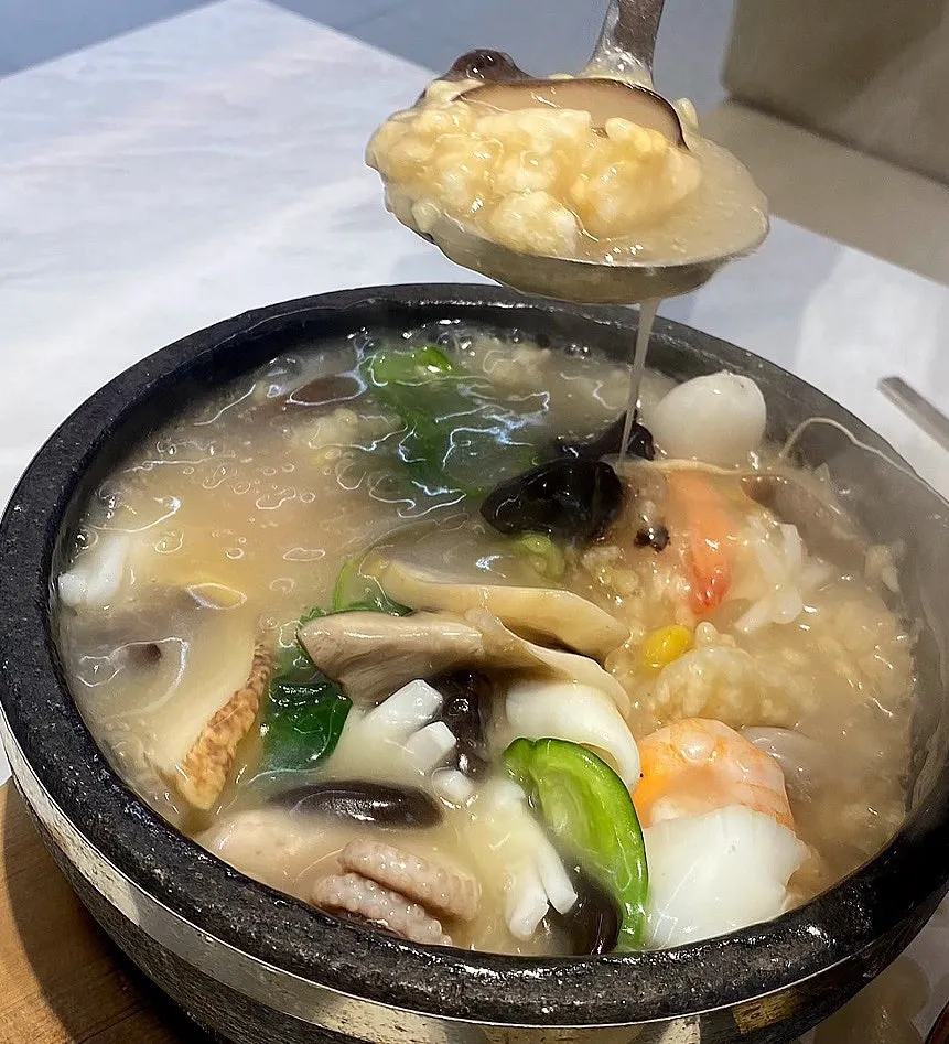 지글지글 끓는 해물 전복 누룽지탕 뚝배기