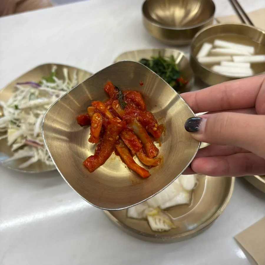 무말랭이와 파김치 등 기본반찬
