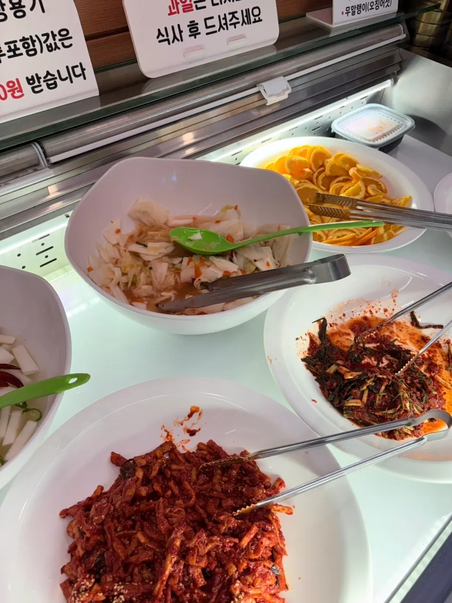 깔끔하게 정리된 셀프바