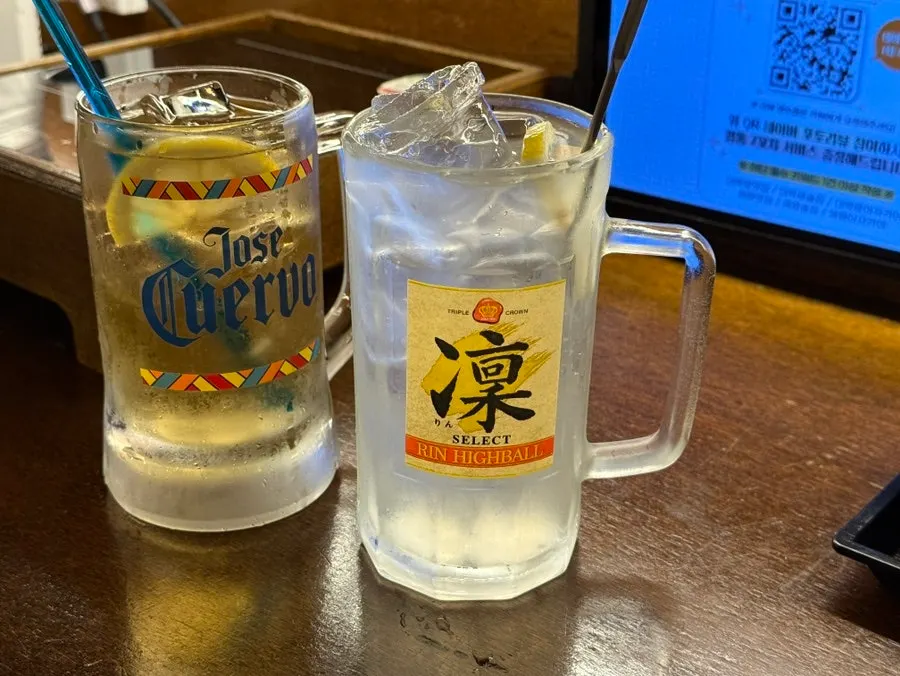 Two glasses of Hana Highball and Jim Beam Highball