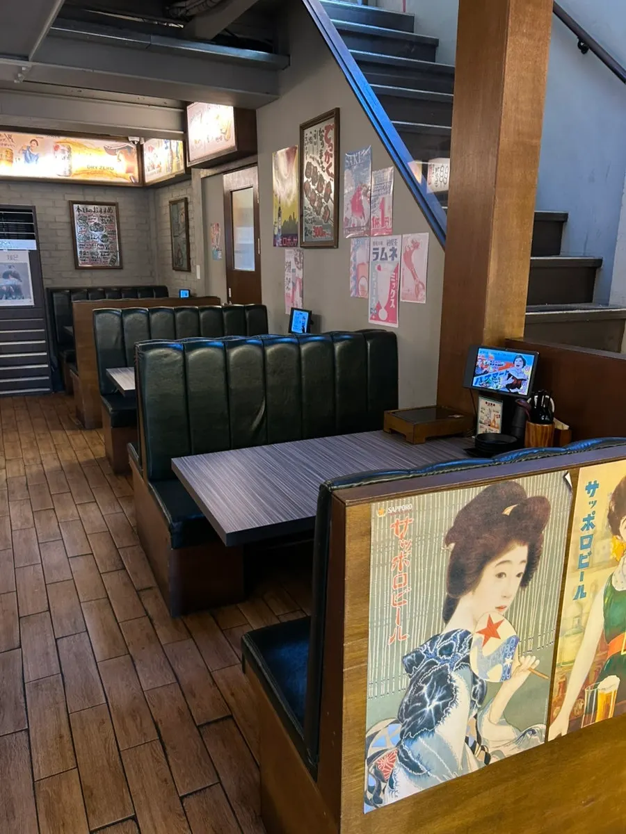 大学路ハナマト入口付近の店舗の様子