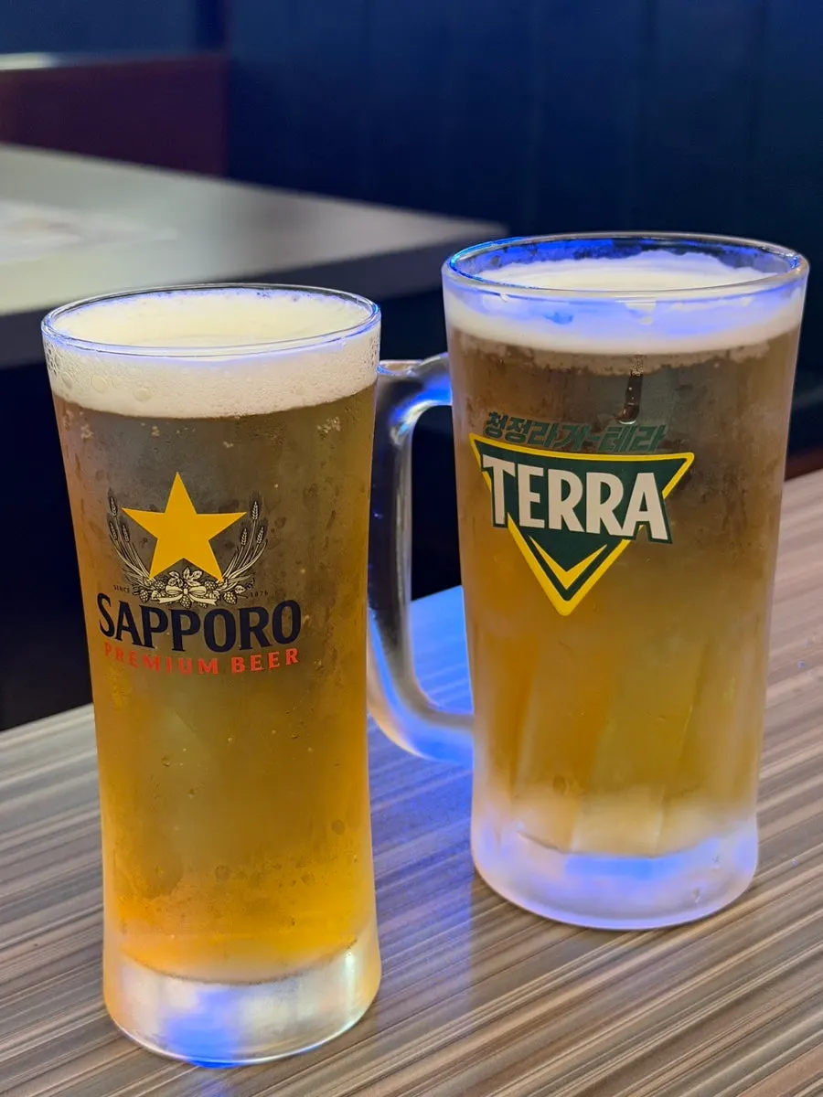 기본안주 알새우칩과 생맥주