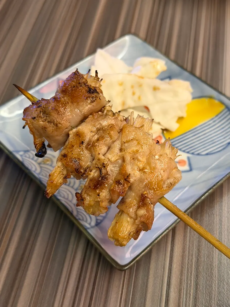 숯불에 구운 팽이삼겹 꼬치