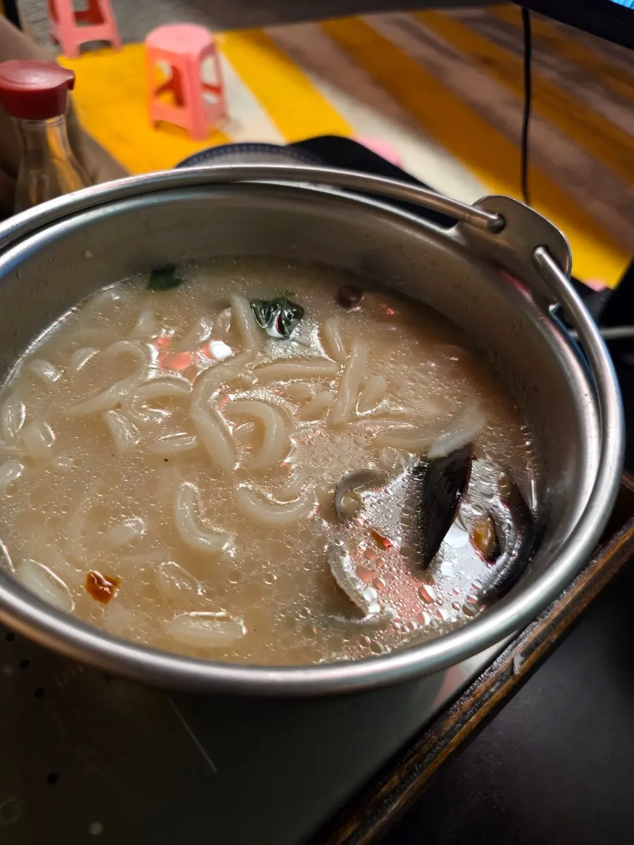 Udon noodles added to the champon