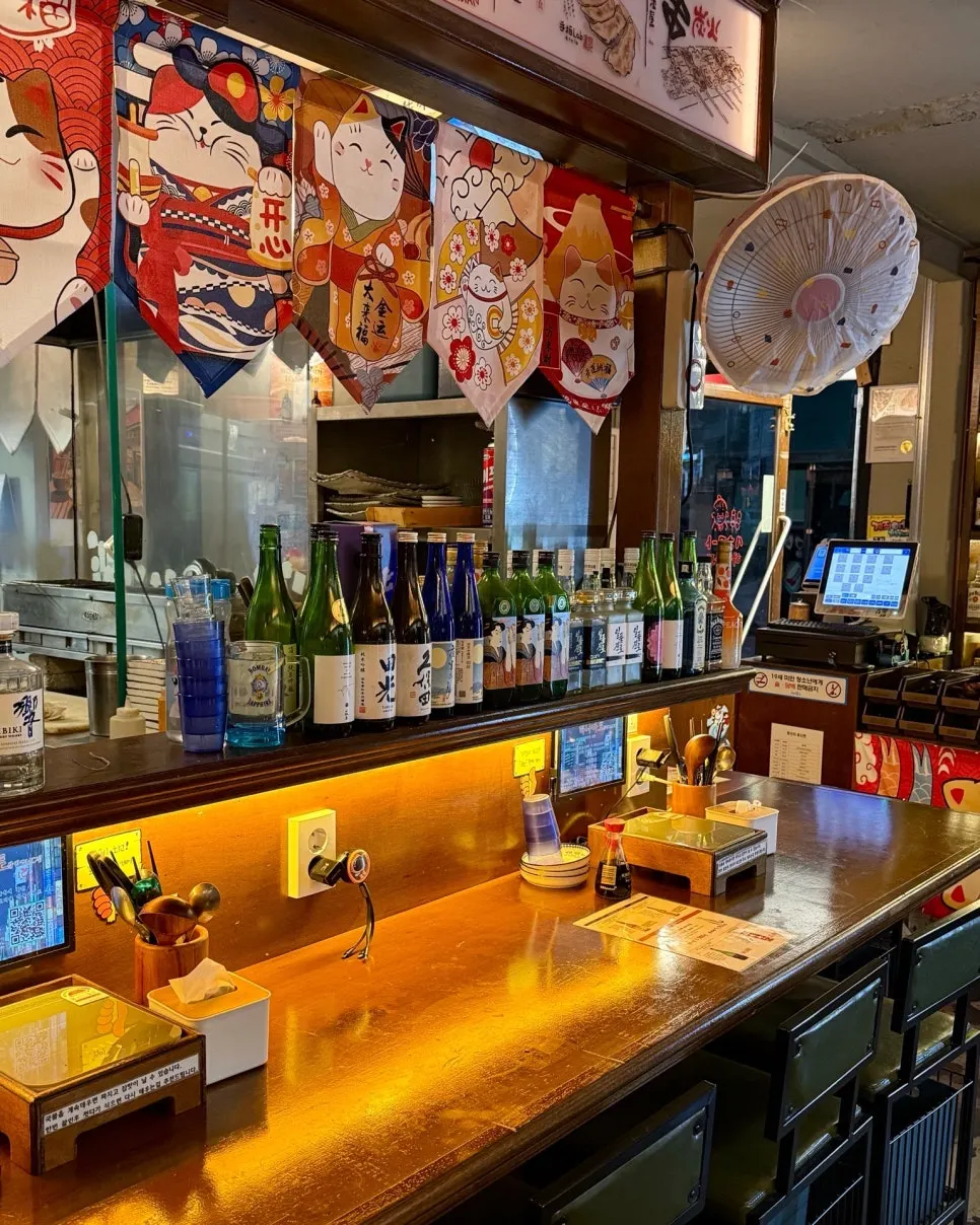 Standing bar seats on the 1st floor of Hanamato, good for solo drinking