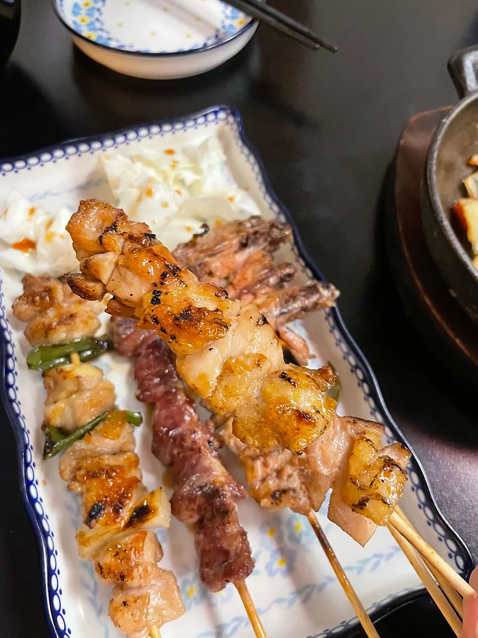 厚みのある焼き加減の鶏ネギ串