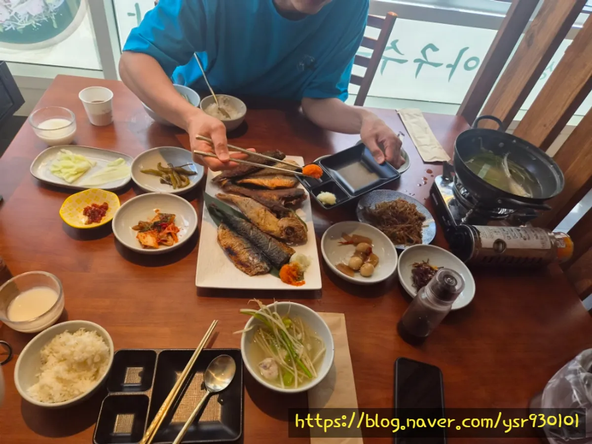 겉은 노릇한 반건조 생선구이 클로즈업