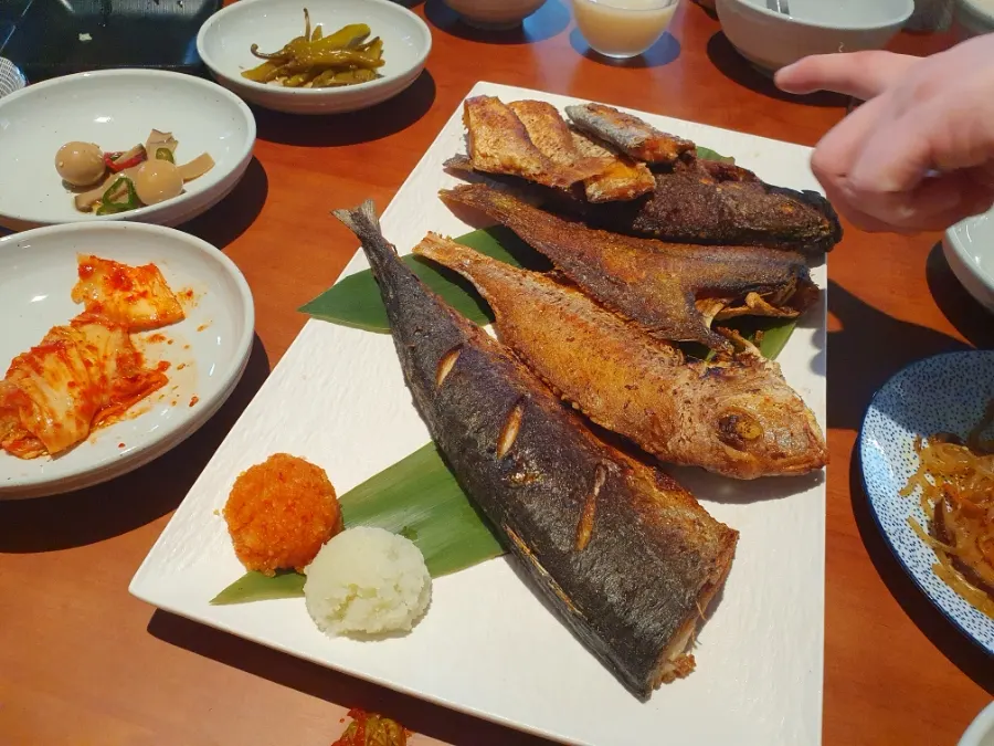 고등어 참돔 가자미 갈치 조기 생선구이 한 접시