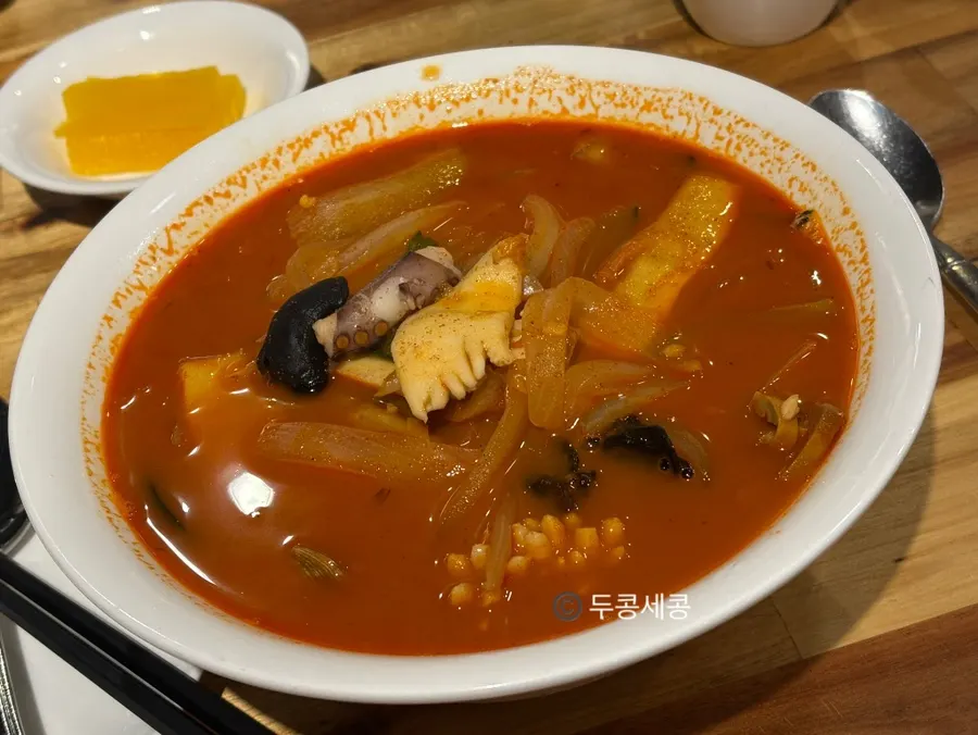 바글바글 끓는 해물 누룽지탕