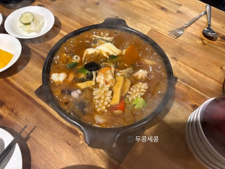 식사 마무리한 마천취 테이블