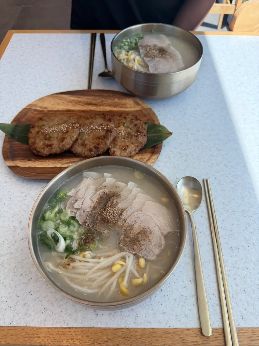 한담국수 오션뷰 통창 자리