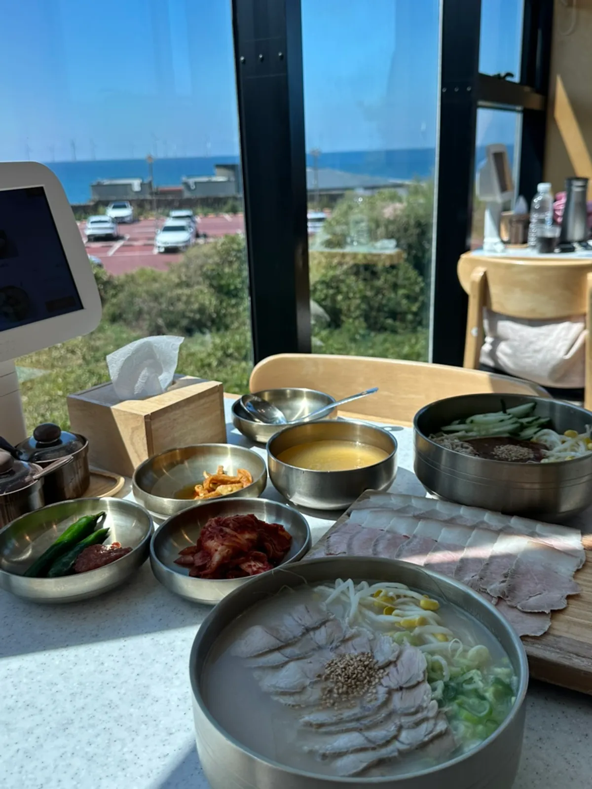 진한 사골 고기국수 한 그릇