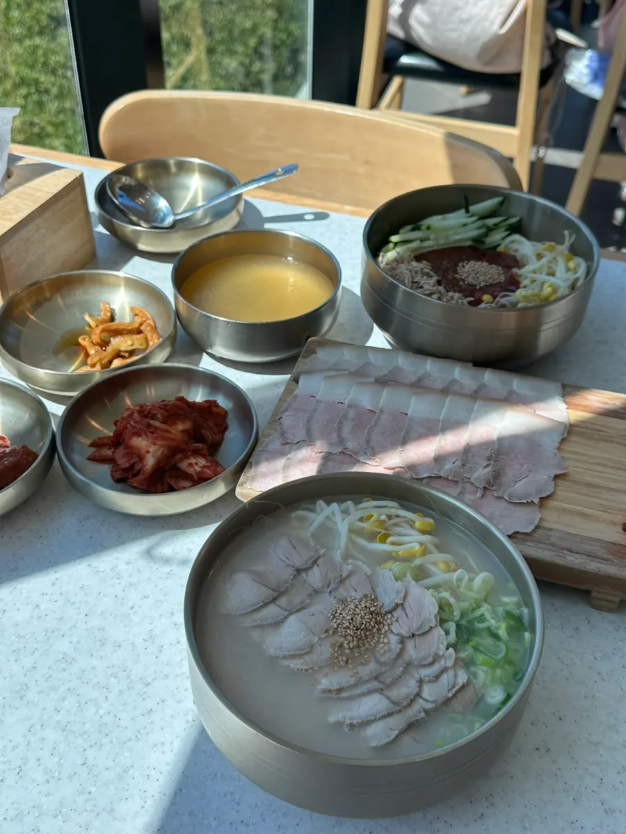 뽀얀 사골 국물 클로즈업