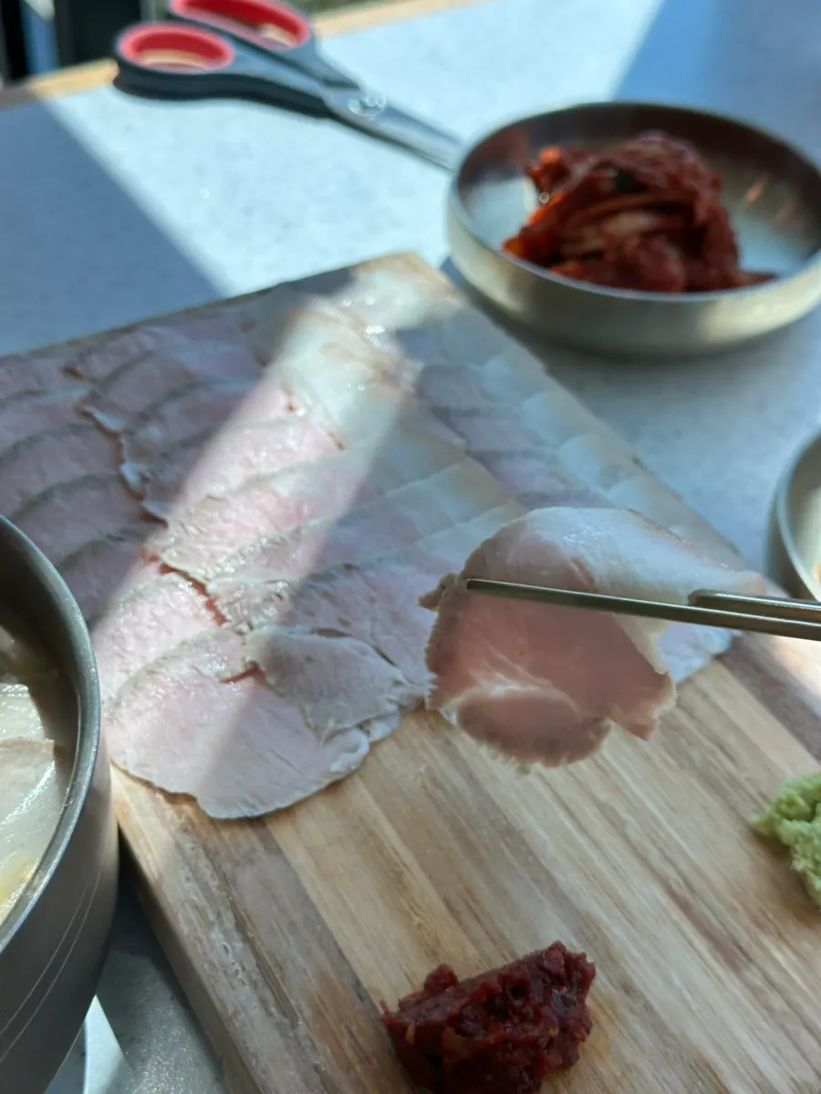 결이 살아있는 냉수육 고기