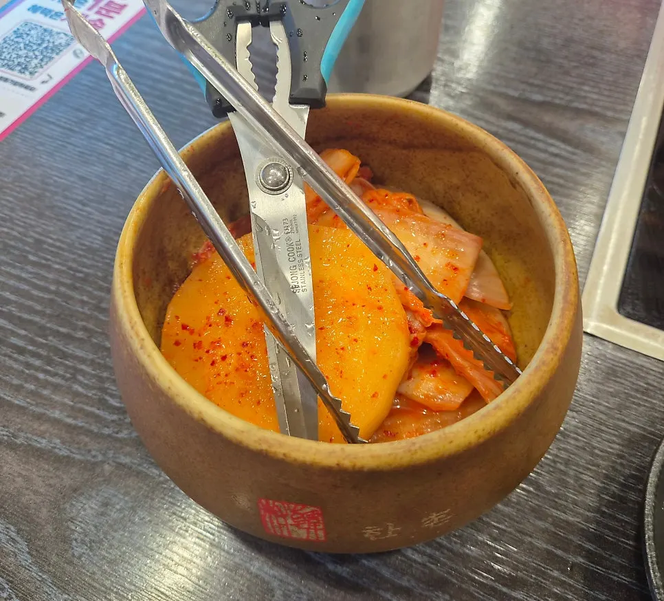 Kimchi and seokbakji served as default side dishes