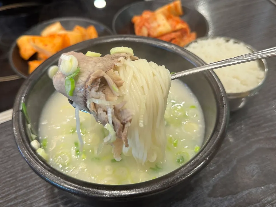 Rice-on-the-side seolleongtang with scallions in a stone bowl