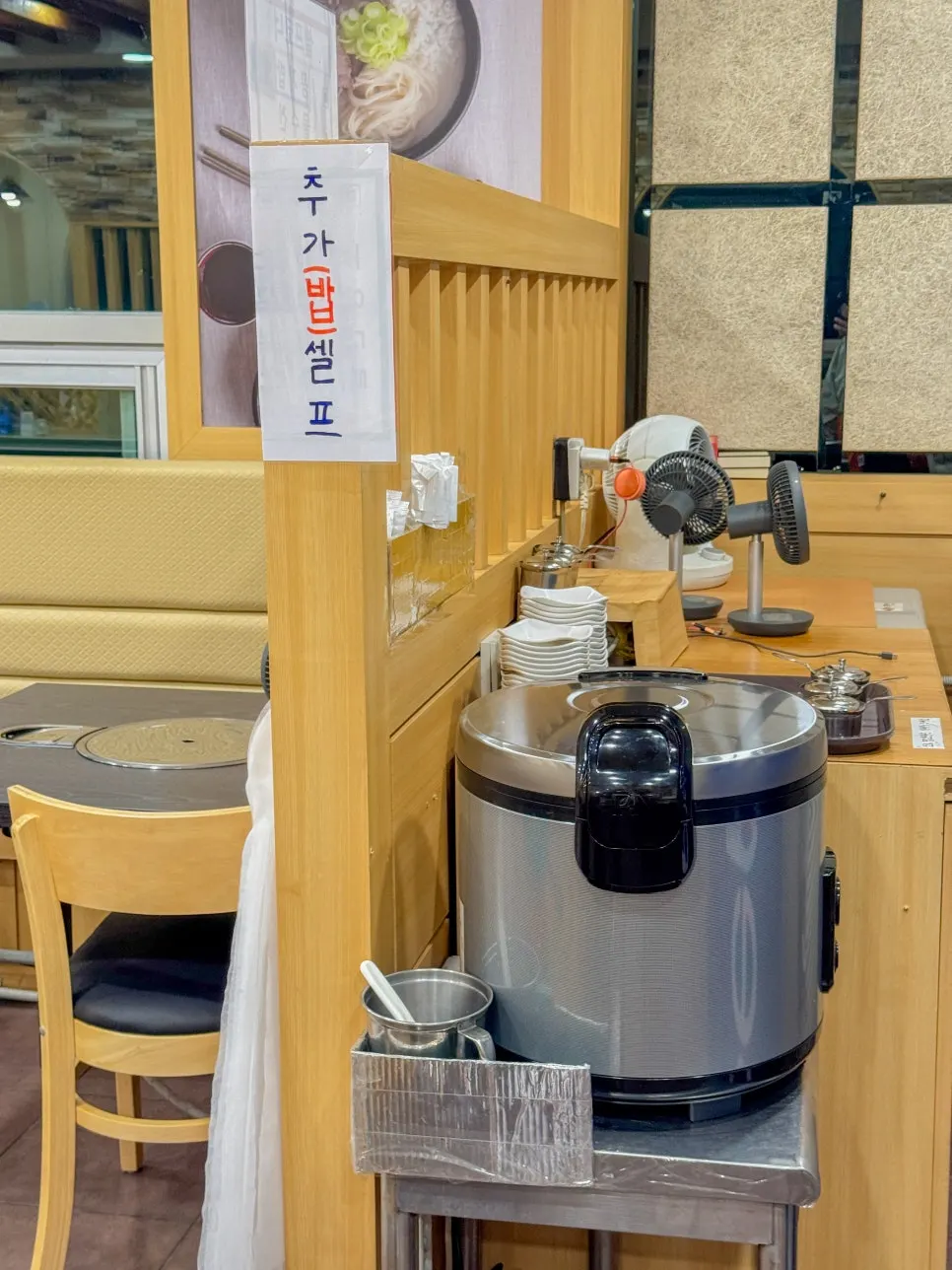 Table mid-meal at Hanchon Seolleongtang Kkachiul Station Branch