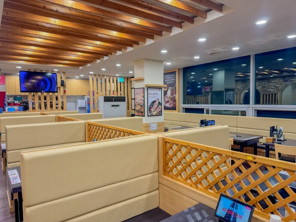 Table after finishing the meal at Hanchon Seolleongtang Kkachiul Station Branch