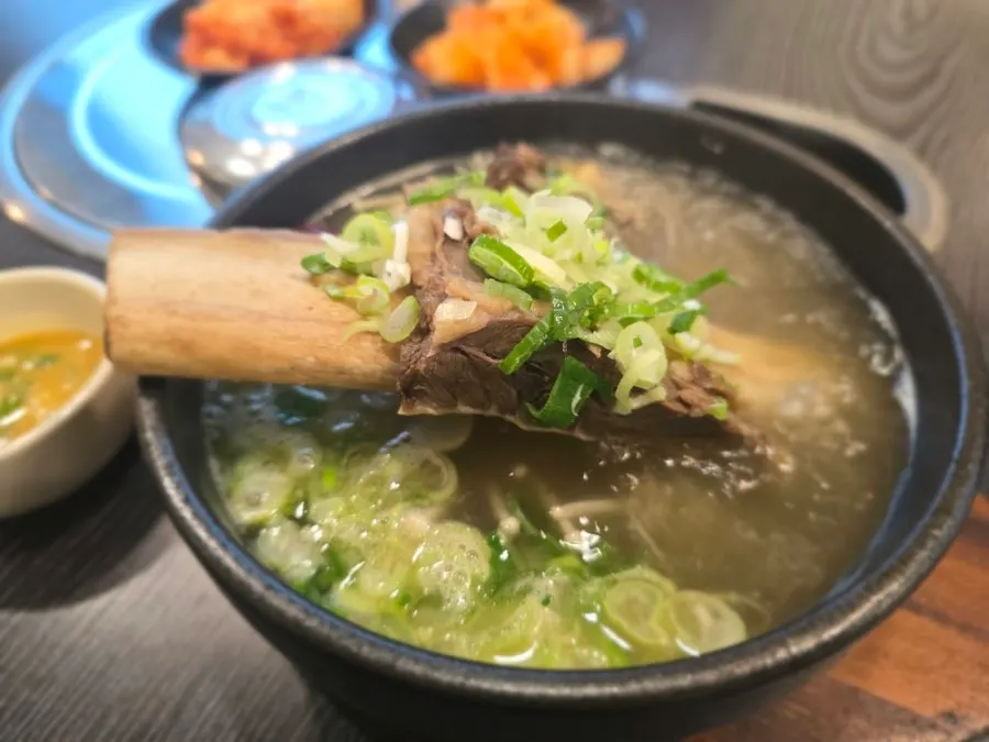 식사를 마친 한촌설렁탕 까치울역점 테이블