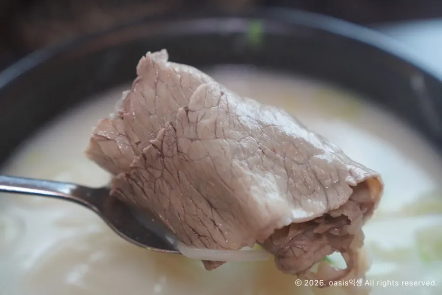 A bowl of milky-white seolleongtang broth