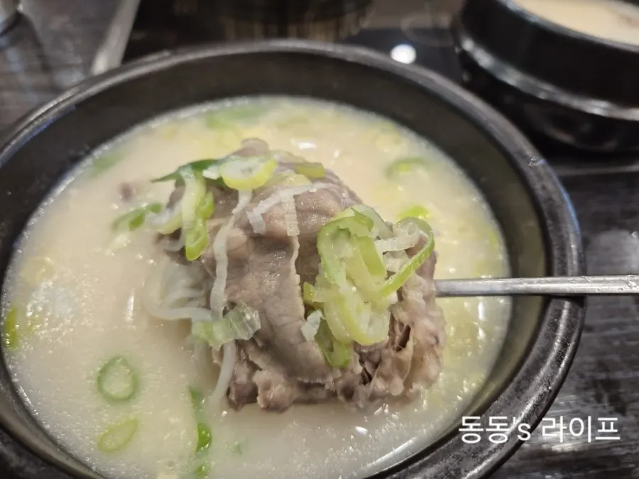 Bowl of basic seolleongtang ordered with rice on the side