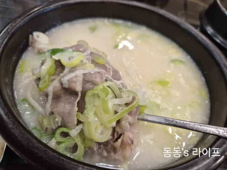 Seolleongtang broth with thin noodles and meat