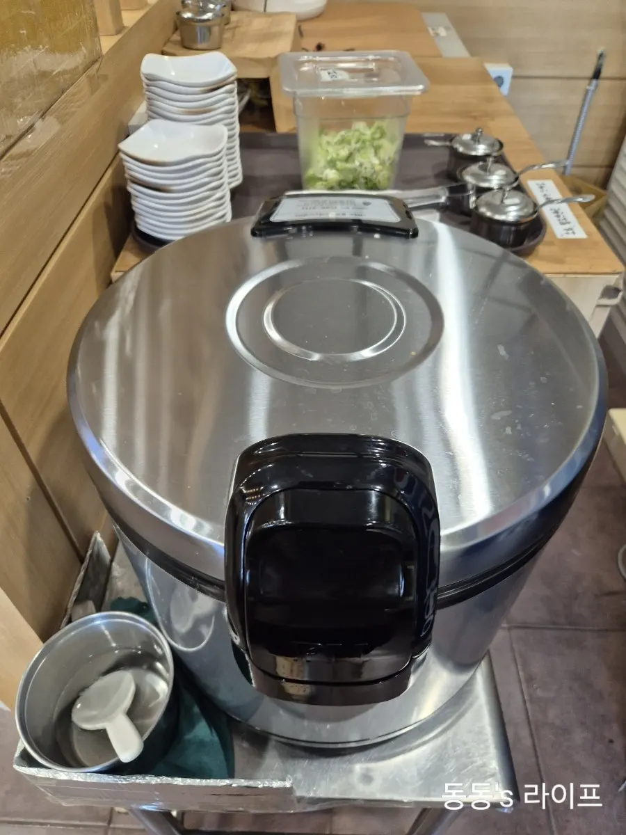 Self-serve bar where you can get more rice