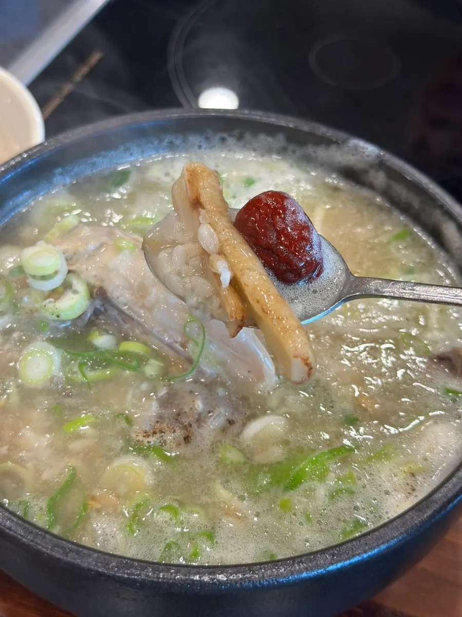 Chicken in the half-chicken soup with herbal medicine ingredients