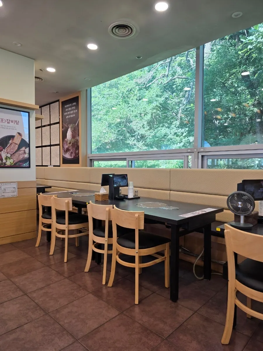 Spacious seating hall on the 2nd floor