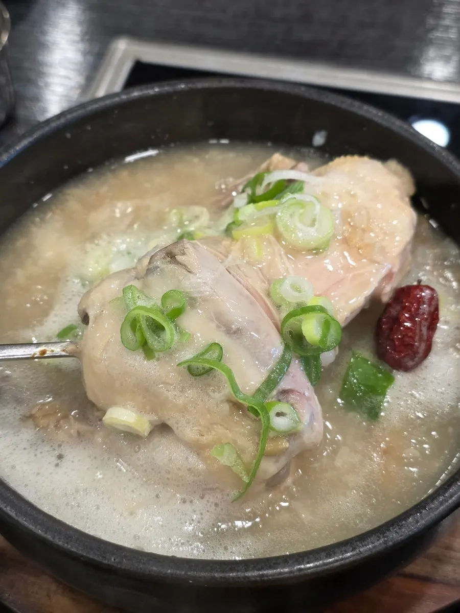 Close-up of boiling nurungji baeksuk