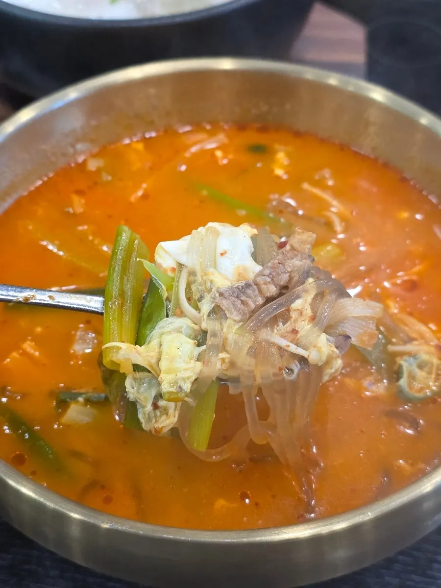 Beef pieces inside the spicy seolleongtang