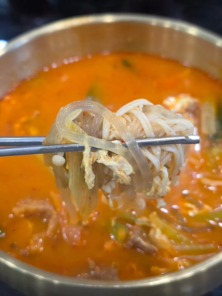Close-up of the spicy seolleongtang broth