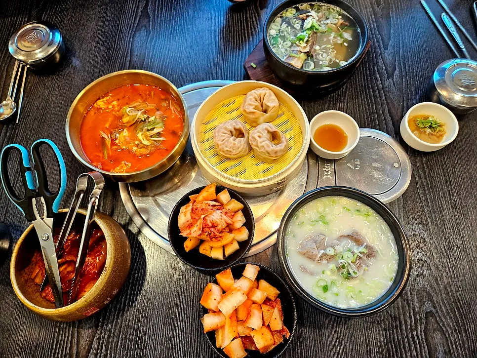 Table set with seolleongtang and galbitang