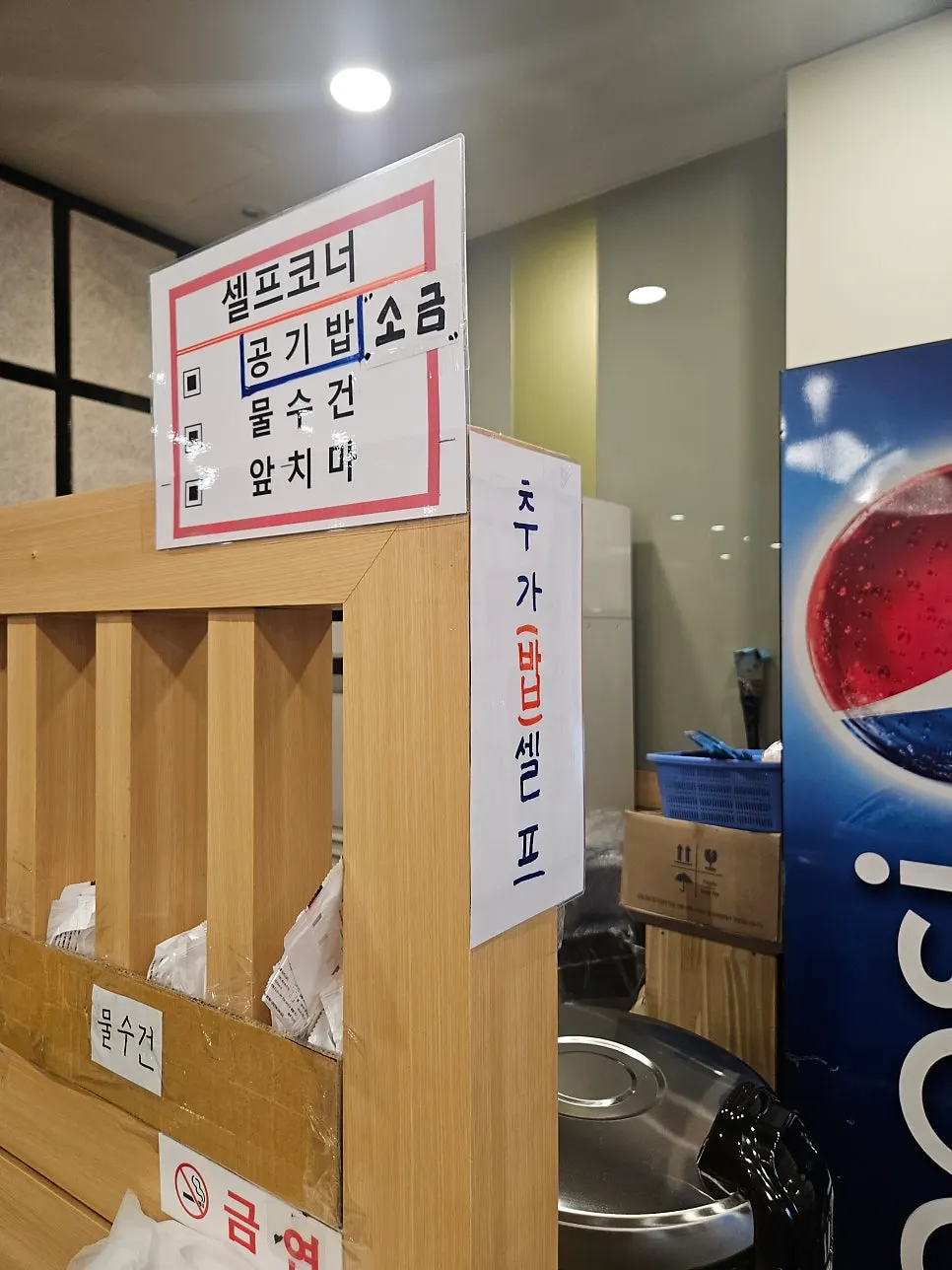 ₩11,000 seolleongtang loaded with meat and noodles