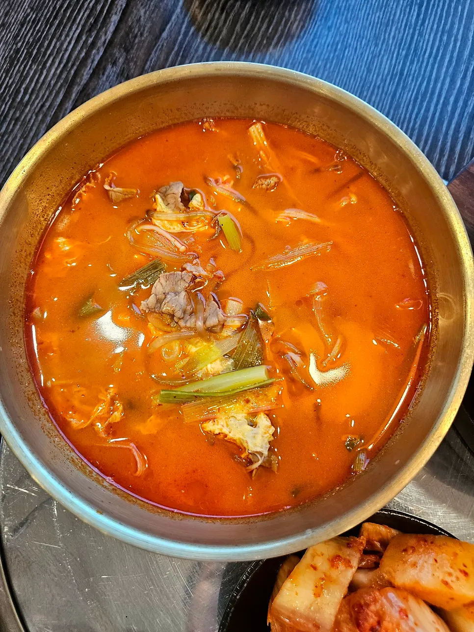 Red broth of the spicy seolleongtang