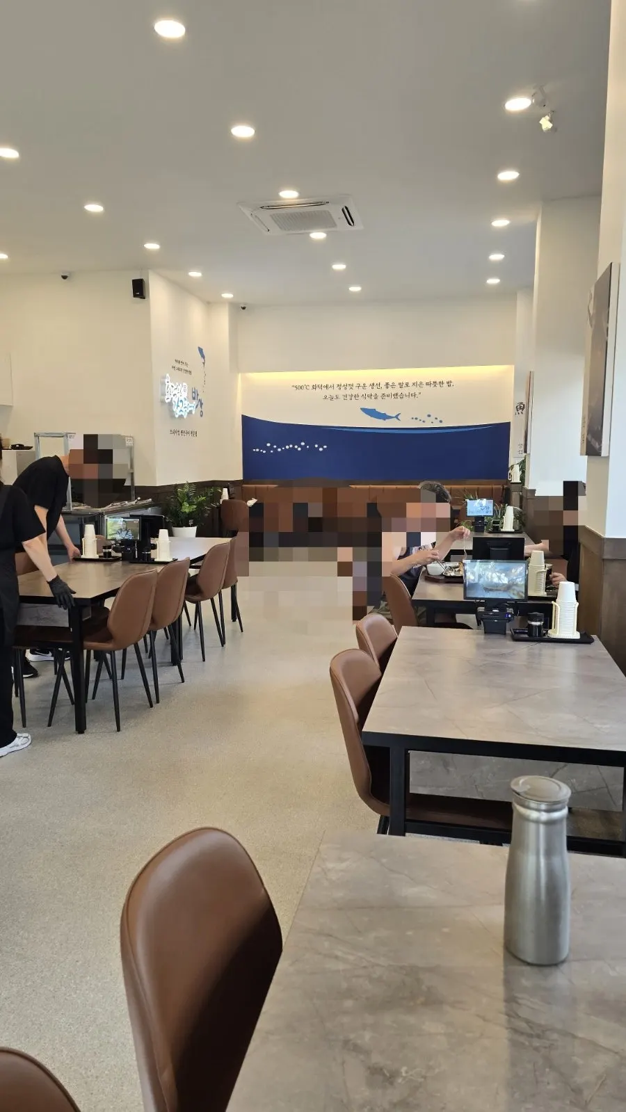 매장 입구 주변 풍경