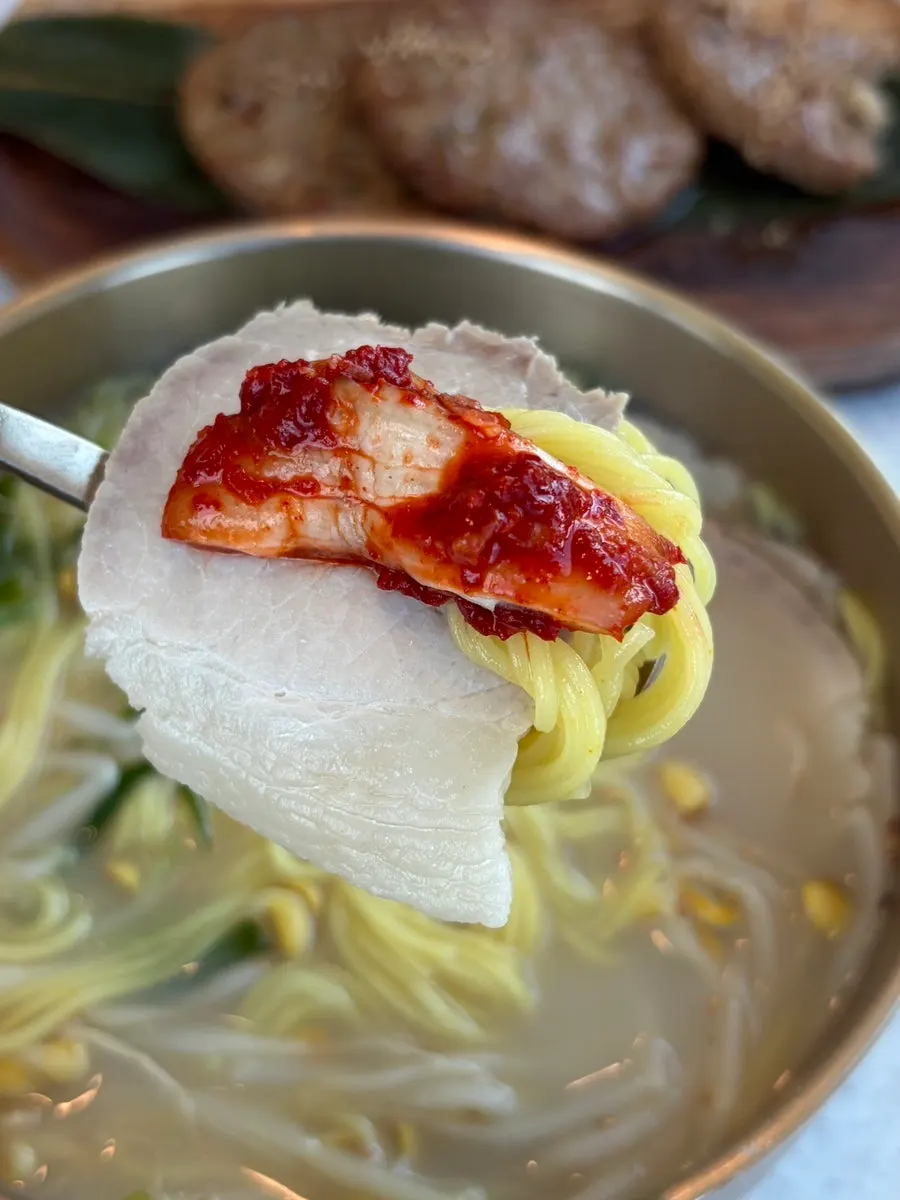 Dombe pork slices in the pork noodles