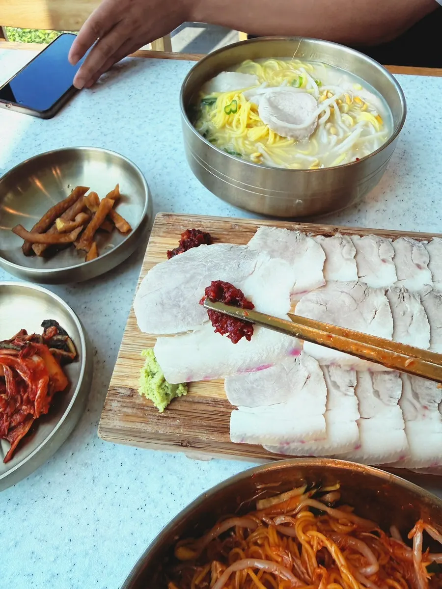 Close-up of pork belly-style dombe naengsuyuk