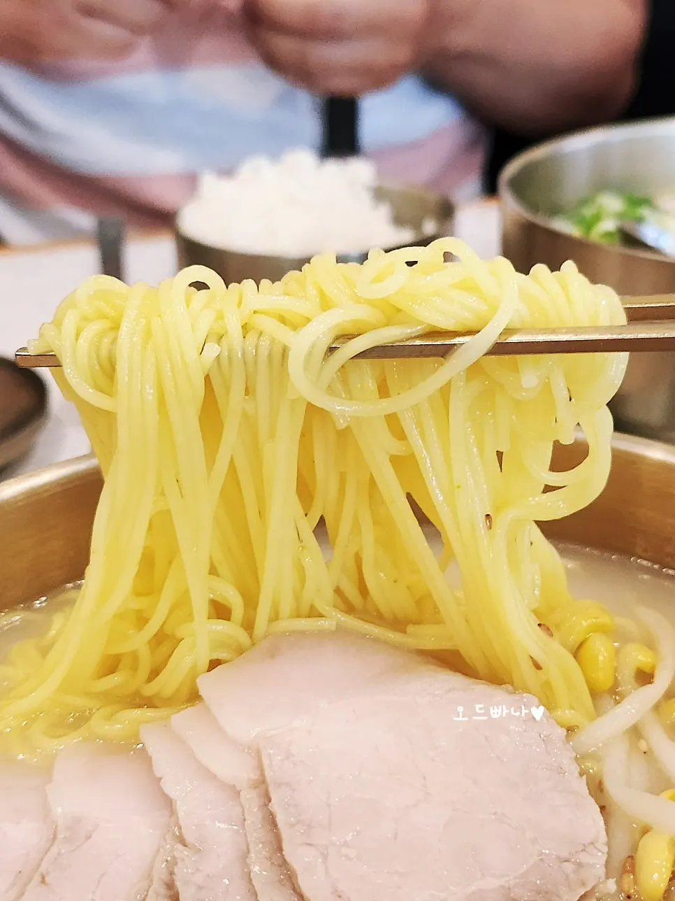 Pork noodle soup noodles that stayed firm to the end