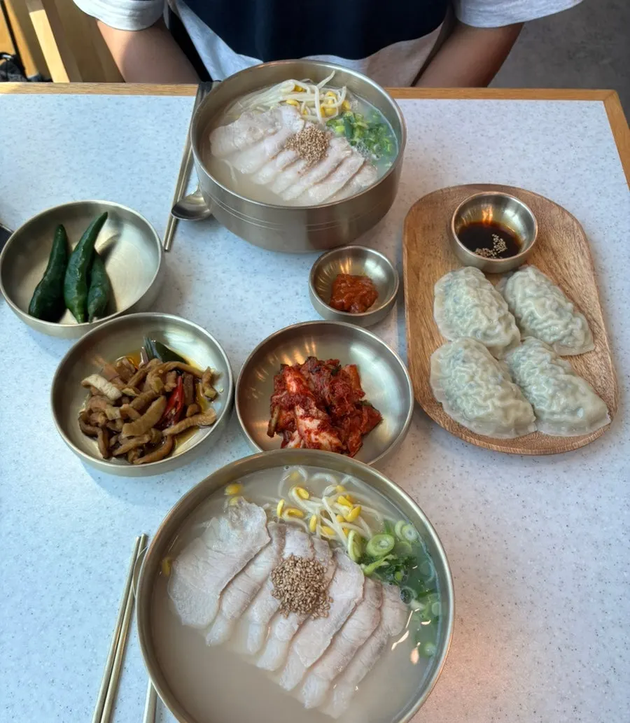 사골 고기국수와 고기만두 한 상