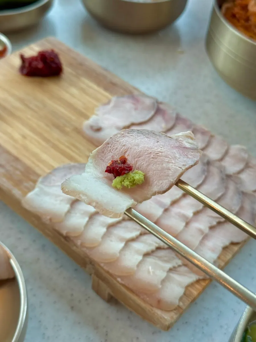 A piece of dombe suyuk wrapped in noodles
