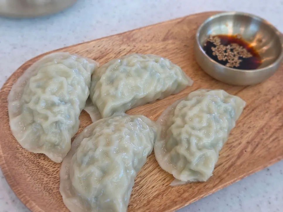 Pork mandu served on a plate