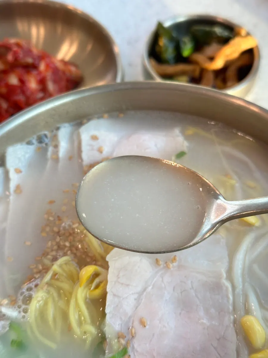 Lifting up the springy, thin noodles