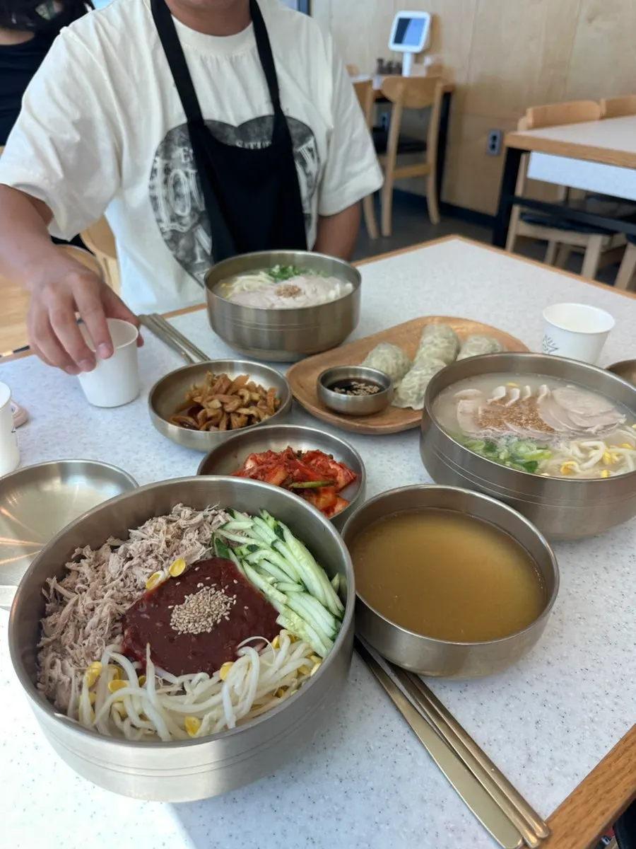 한담국수 고기국수와 비빔국수 메뉴판