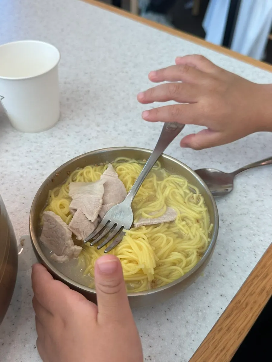 얇고 부드러운 한담국수 고기국수 면