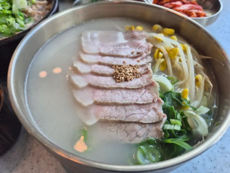 사골 고기국수와 동치미 비빔국수, 살코기국밥 한 상