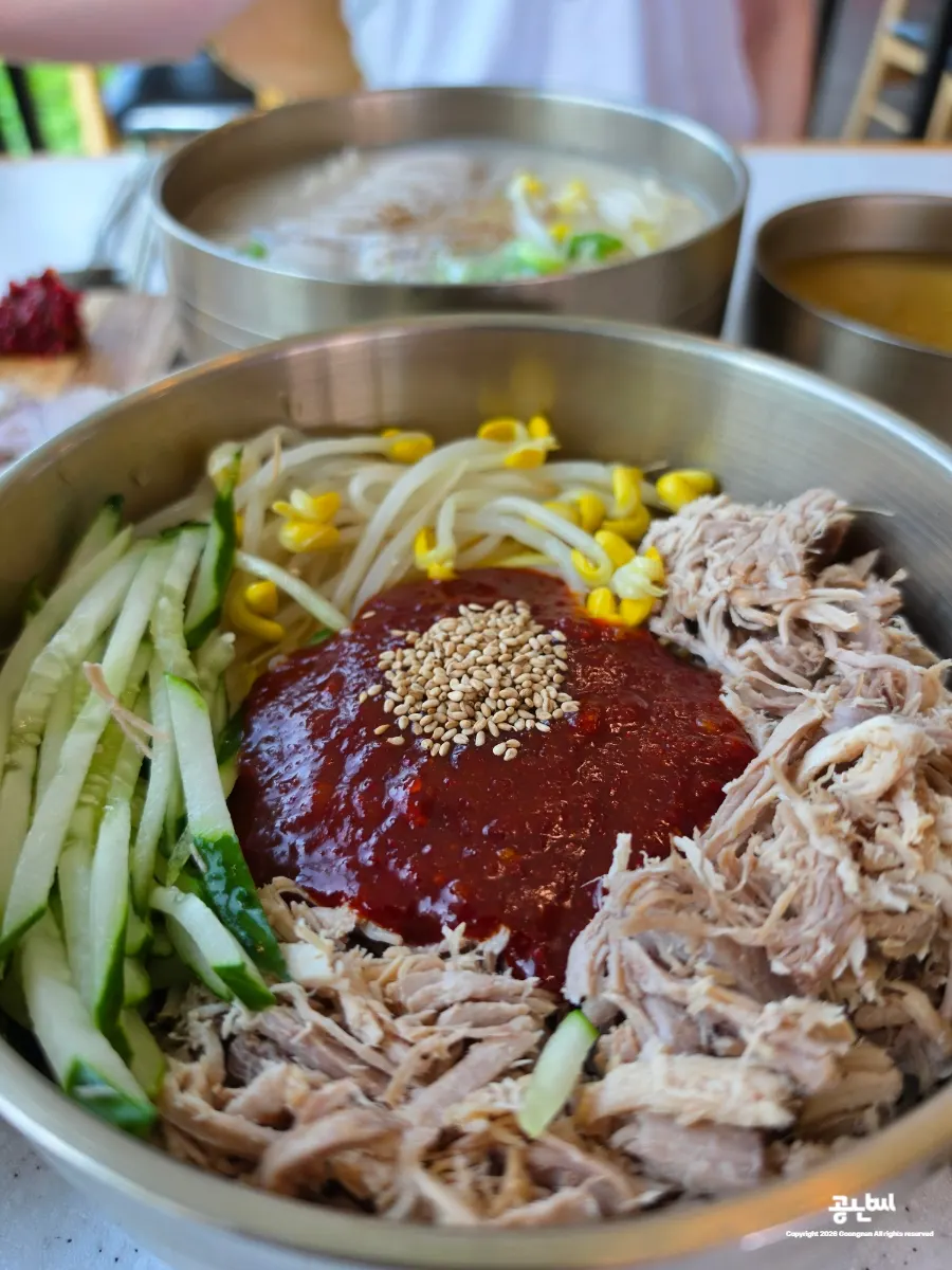 동치미 비빔국수와 동치미 육수