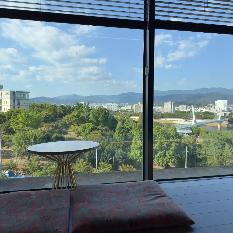 Green scenery of Dongchon Resort seen through the floor-to-ceiling window